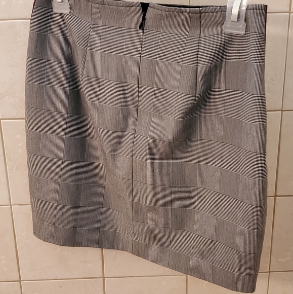 Form fitting mini skirt - Picture 1 of 3